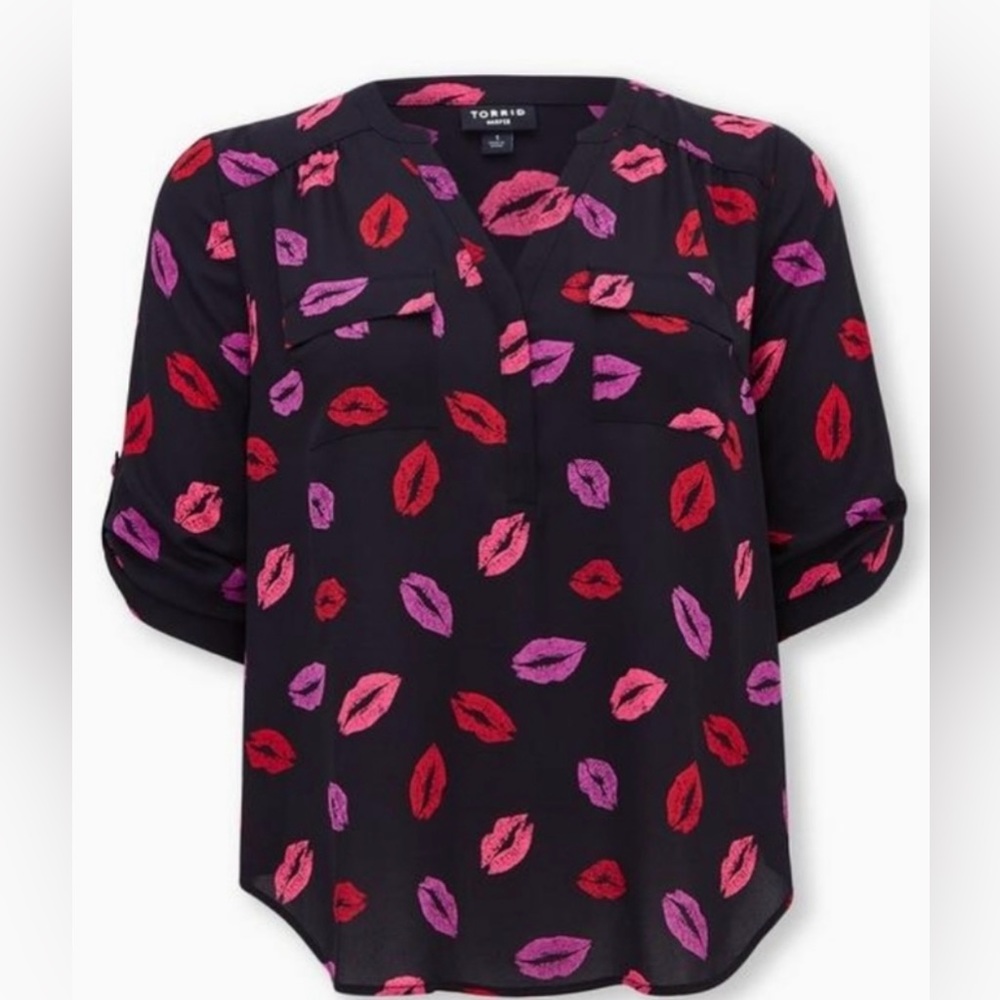 Torrid Harper Georgette Pullover 3/4 Sleeve Blouse Lip Print Size 00